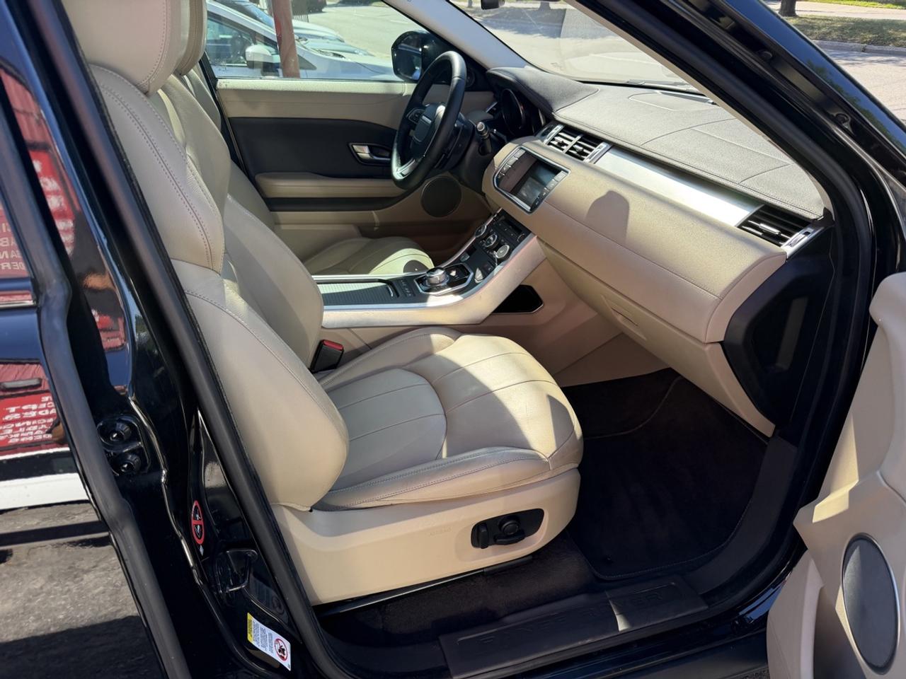 2016 Land Rover Range Rover Evoque SE Photo