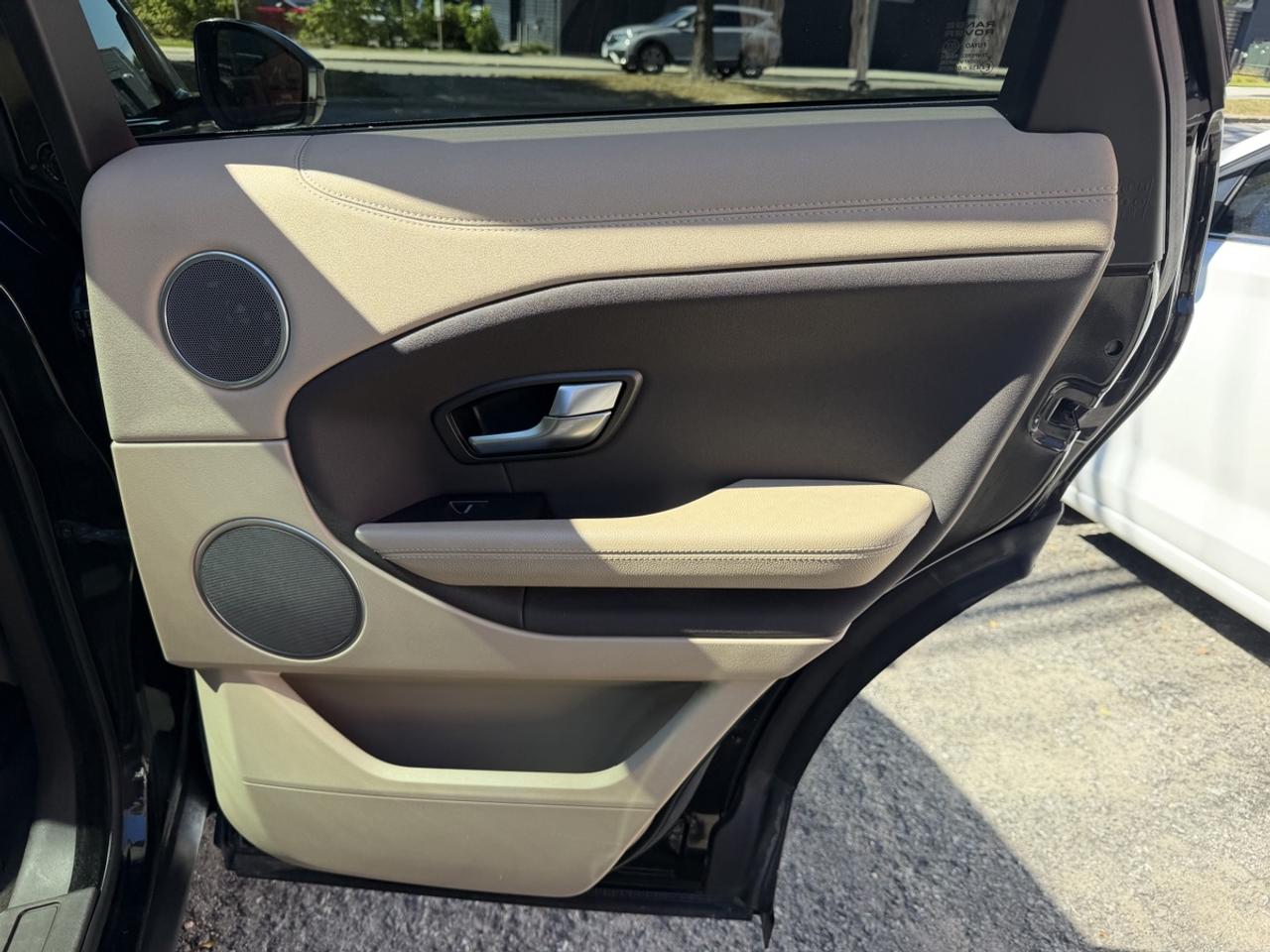 2016 Land Rover Range Rover Evoque SE Photo