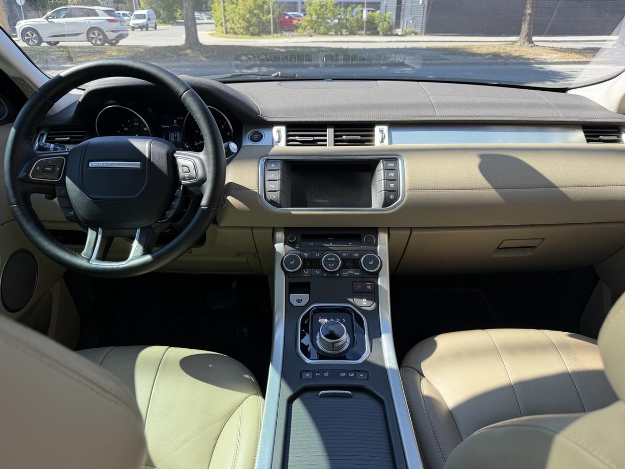 2016 Land Rover Range Rover Evoque SE Photo