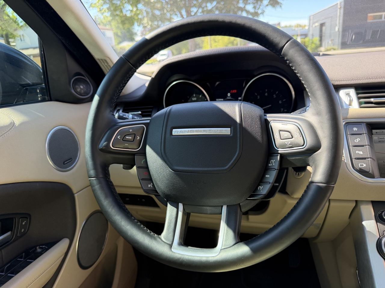2016 Land Rover Range Rover Evoque SE Photo