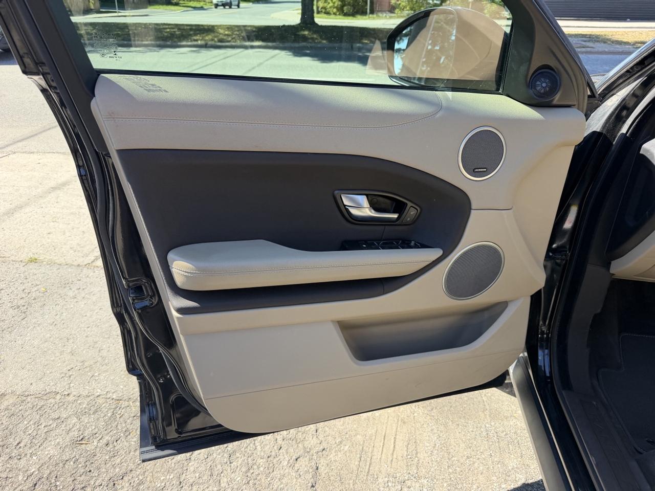 2016 Land Rover Range Rover Evoque SE Photo