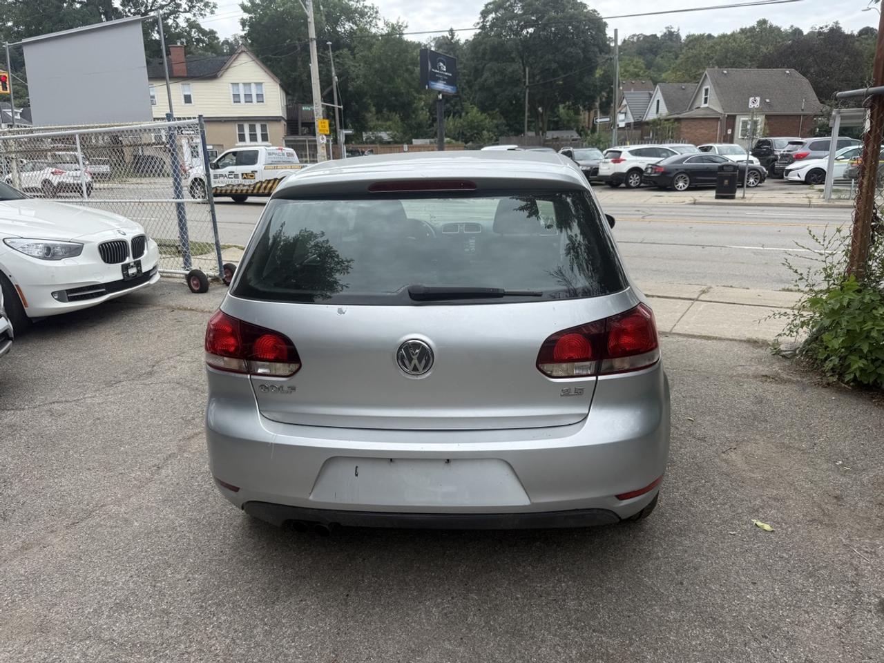 2010 Volkswagen Golf TRENDLINE Photo