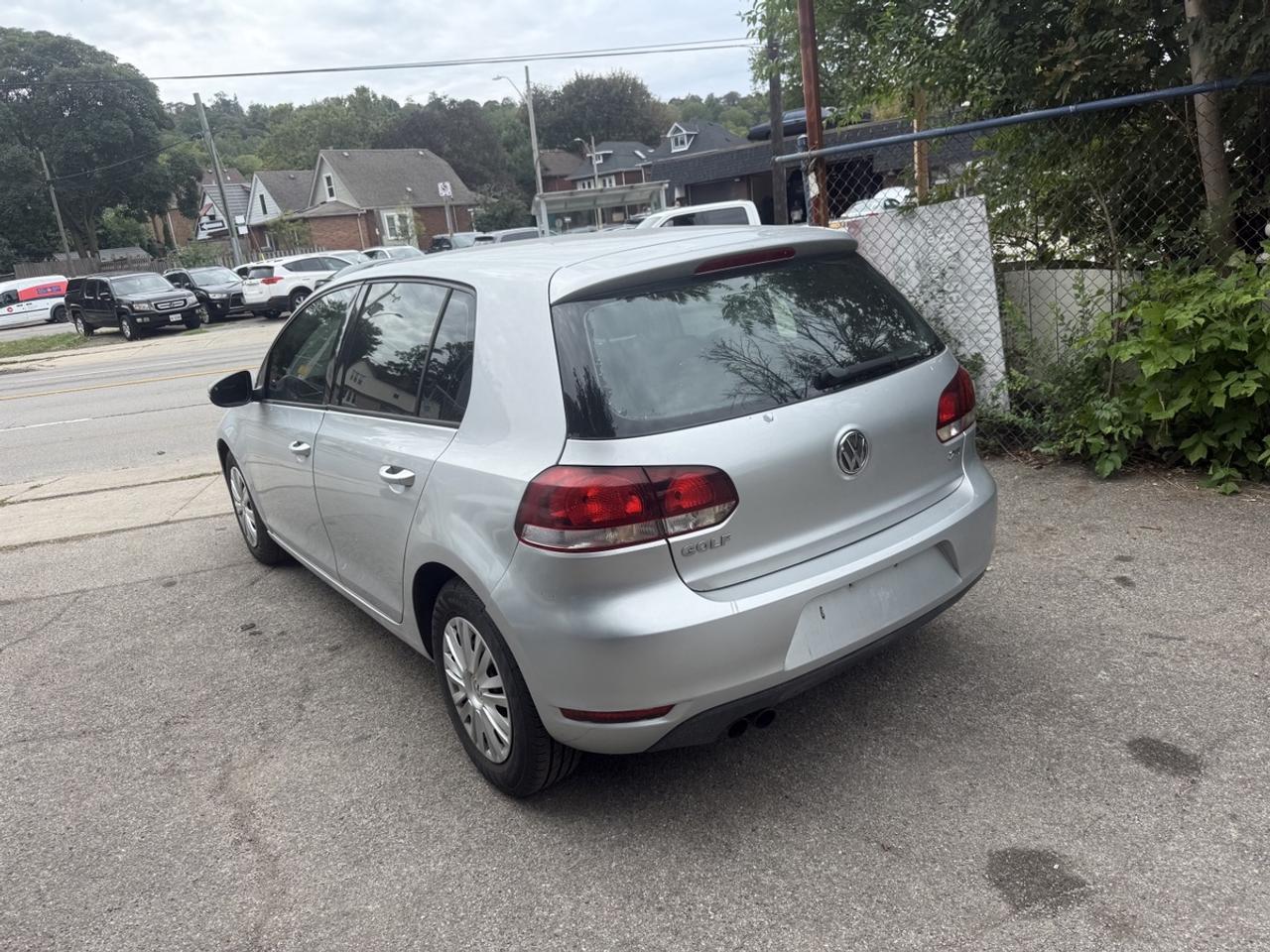 2010 Volkswagen Golf TRENDLINE Photo
