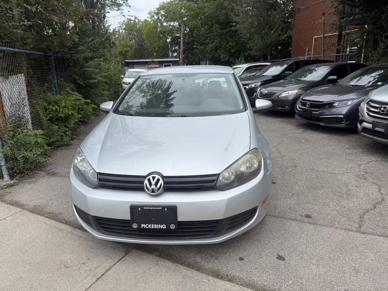 2010 Volkswagen Golf TRENDLINE Photo