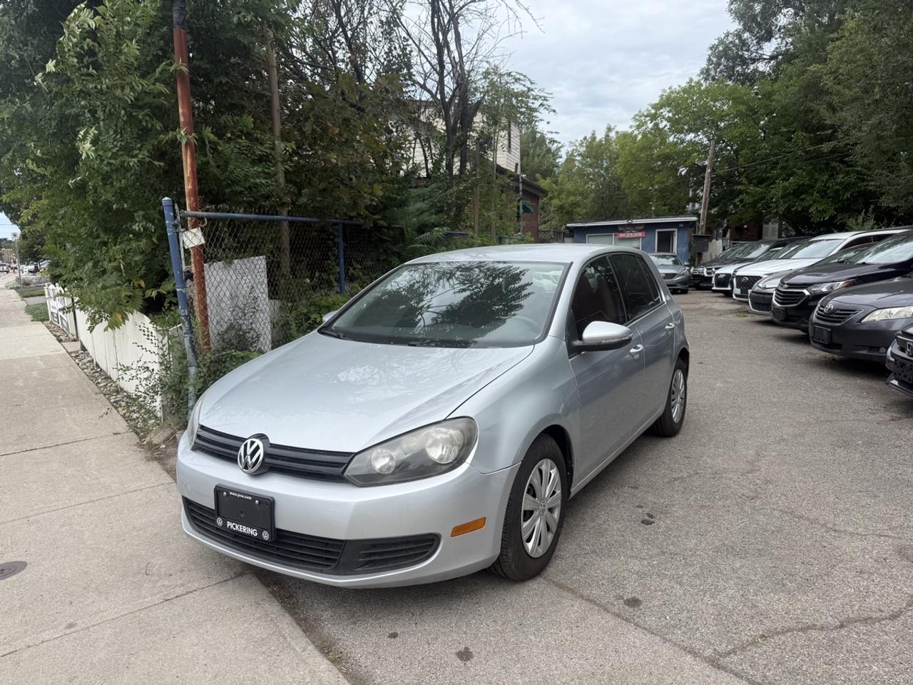 2010 Volkswagen Golf TRENDLINE Photo