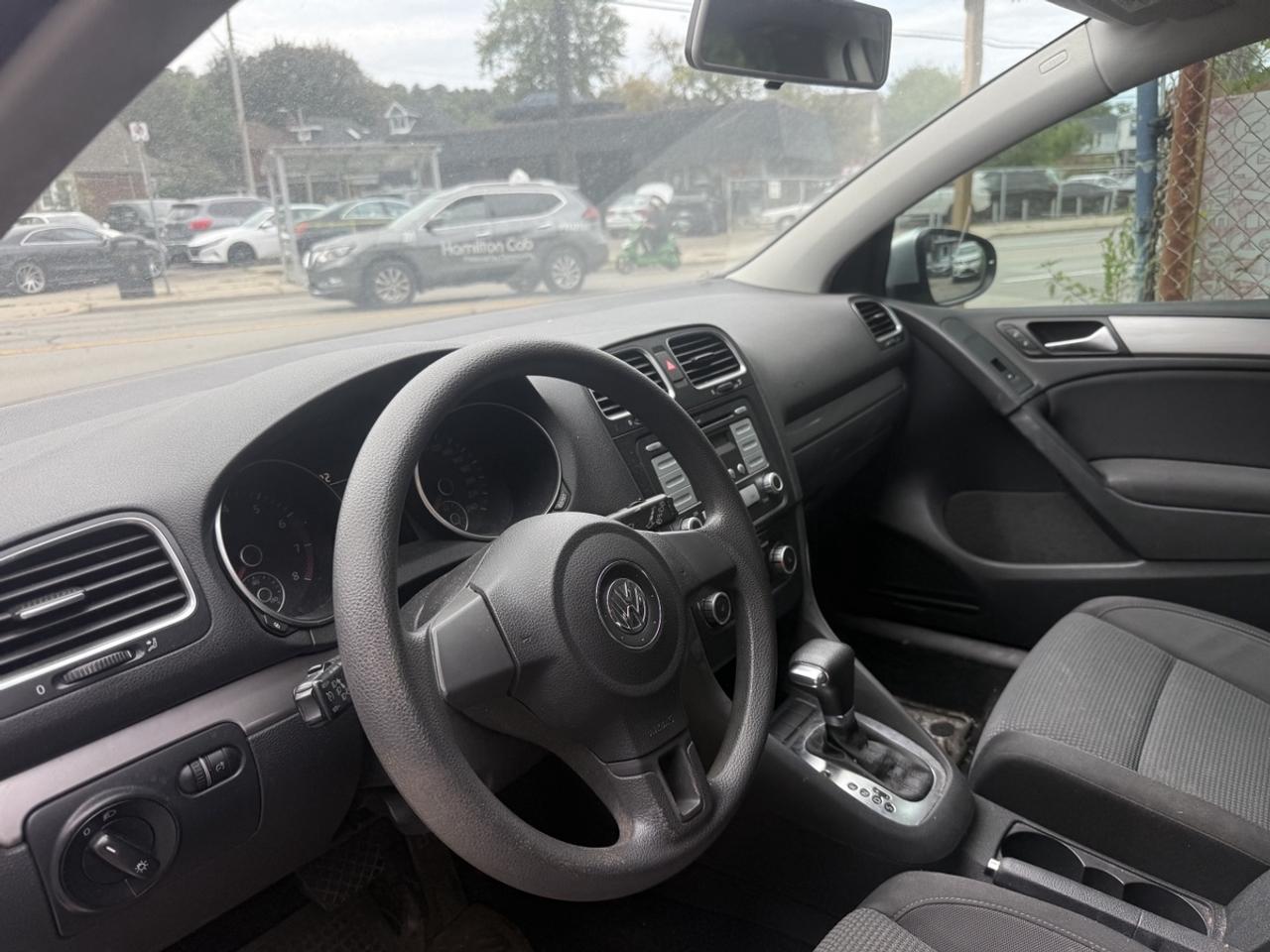 2010 Volkswagen Golf TRENDLINE Photo