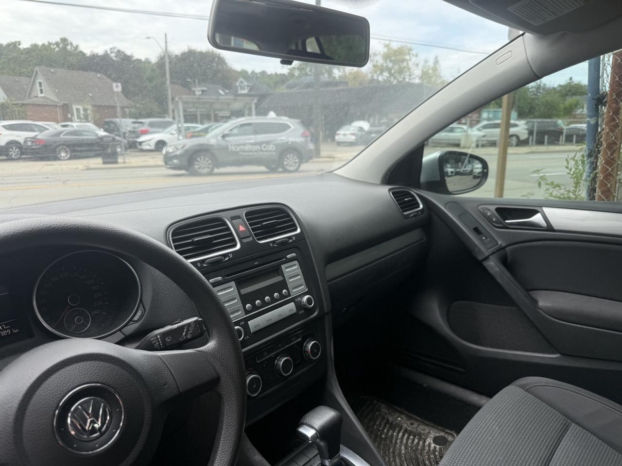 2010 Volkswagen Golf TRENDLINE Photo