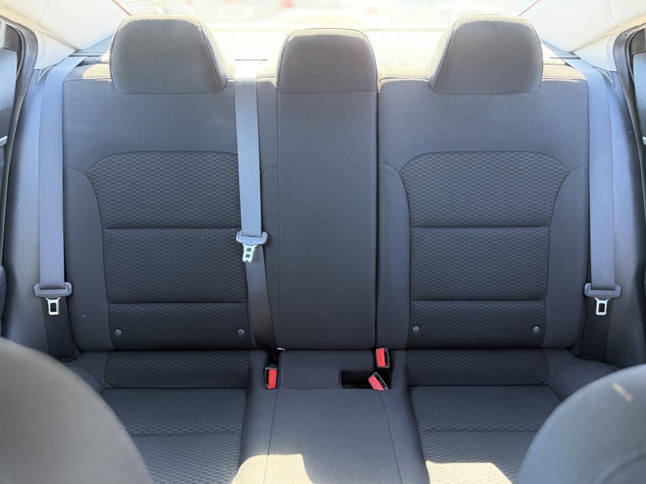 2020 Hyundai Elantra SE Photo