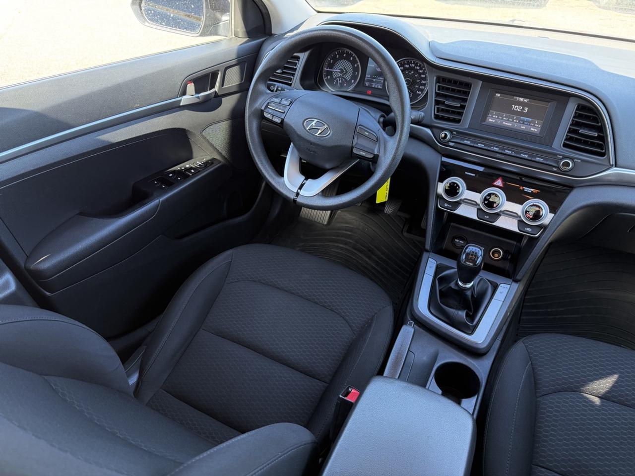 2020 Hyundai Elantra SE Photo