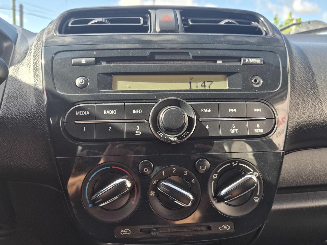 2017 Mitsubishi Mirage ES Photo
