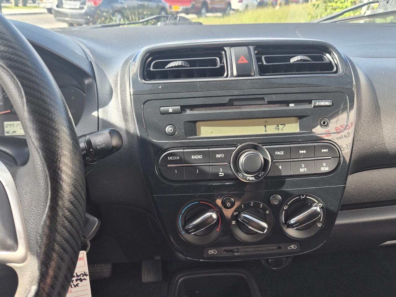 2017 Mitsubishi Mirage ES Photo
