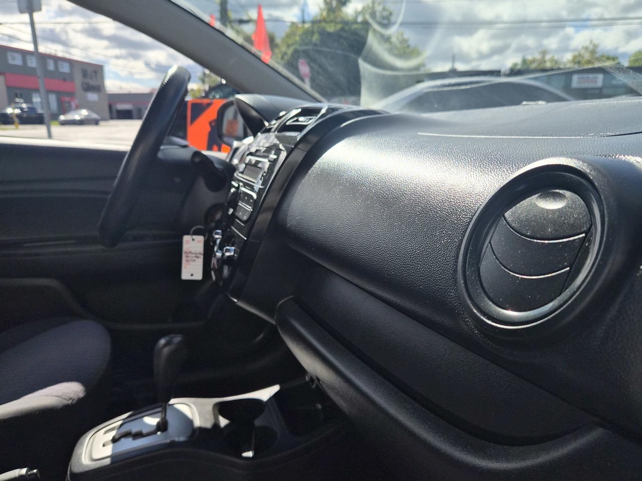 2017 Mitsubishi Mirage ES Photo