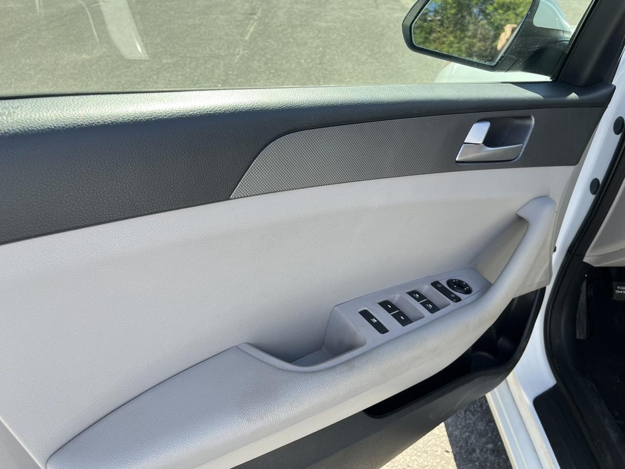 2015 Hyundai Sonata SE Photo