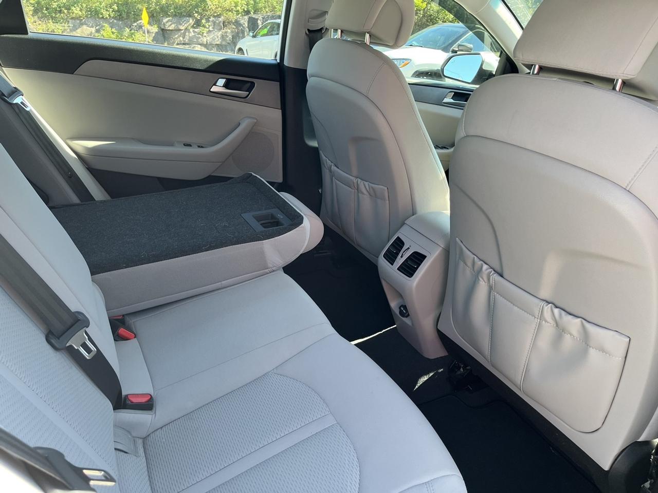 2015 Hyundai Sonata SE Photo