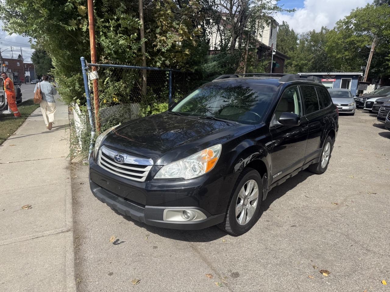 2011 Subaru Outback LIMITED Photo0
