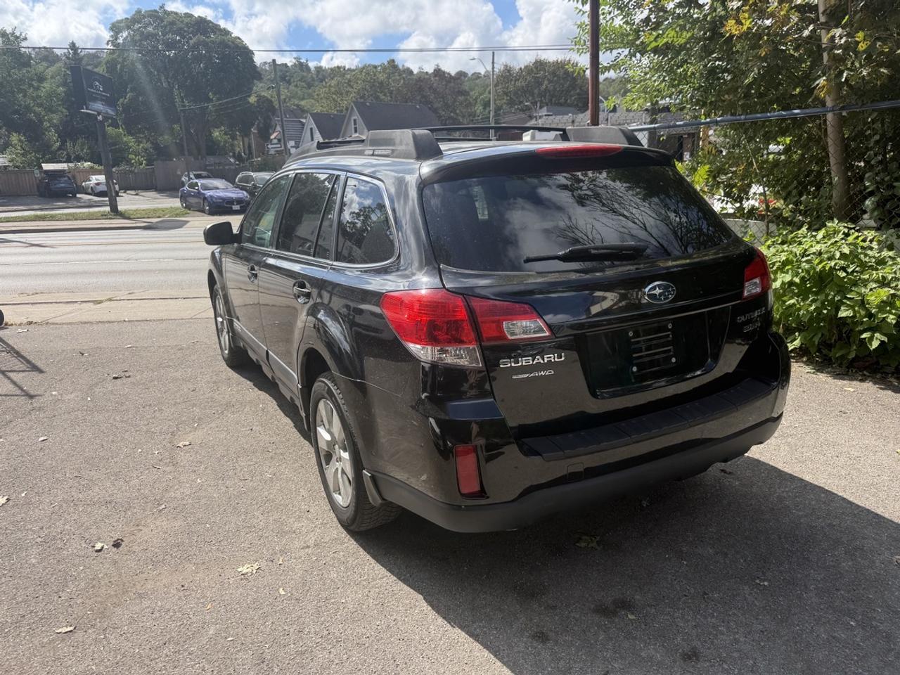 2011 Subaru Outback LIMITED Photo3