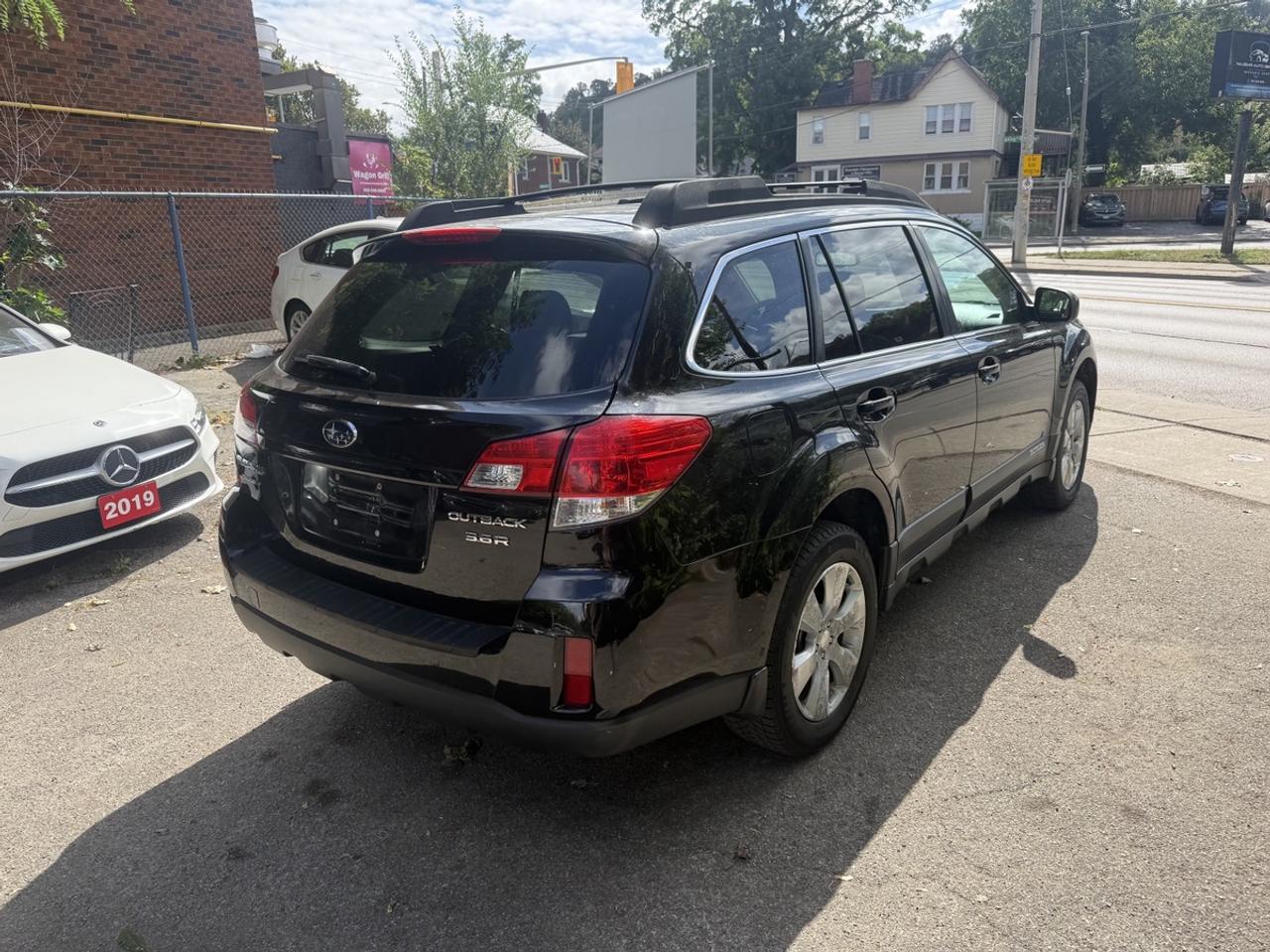 2011 Subaru Outback LIMITED Photo