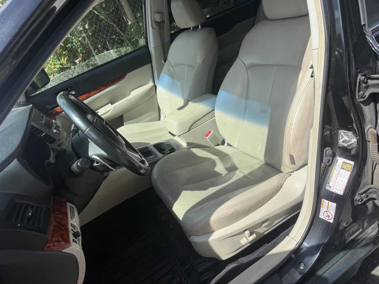 2011 Subaru Outback LIMITED Photo