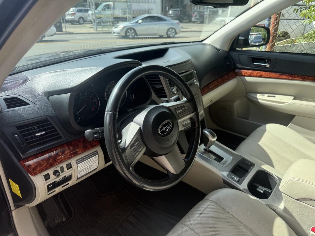 2011 Subaru Outback LIMITED Photo
