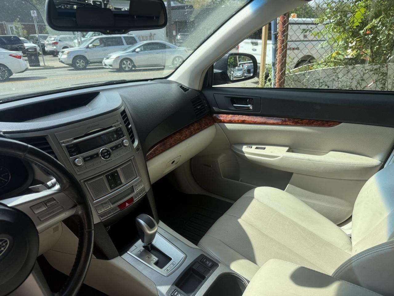 2011 Subaru Outback LIMITED Photo