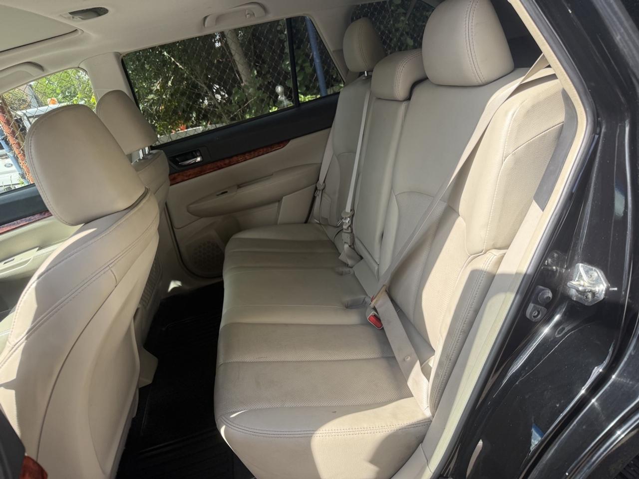 2011 Subaru Outback LIMITED Photo