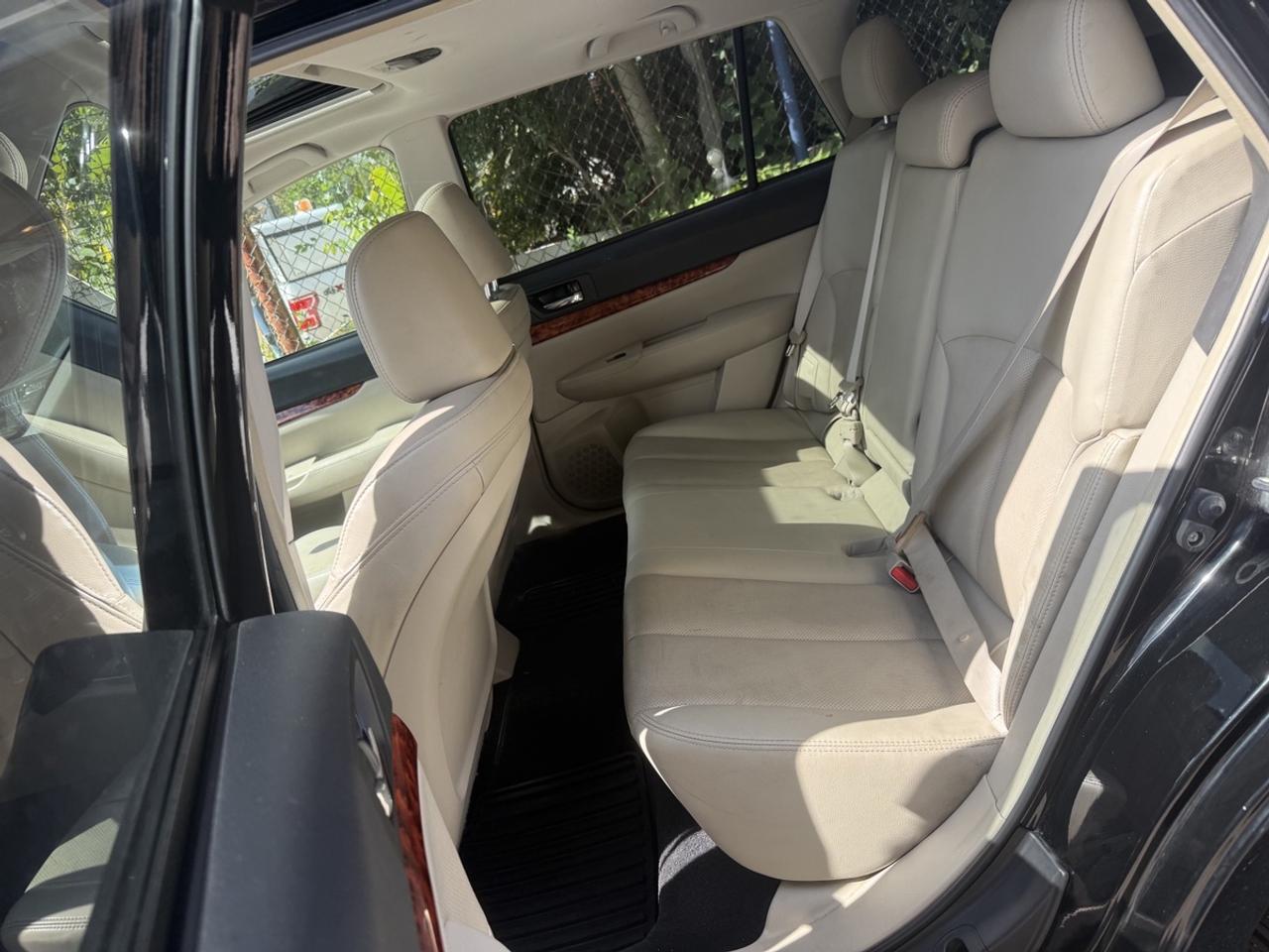 2011 Subaru Outback LIMITED Photo