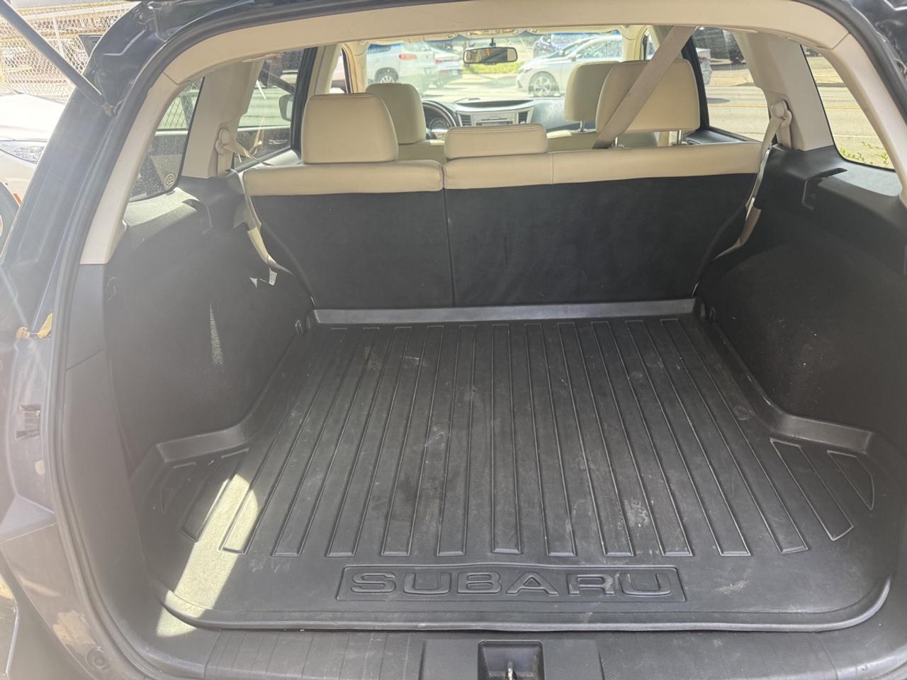 2011 Subaru Outback LIMITED Photo