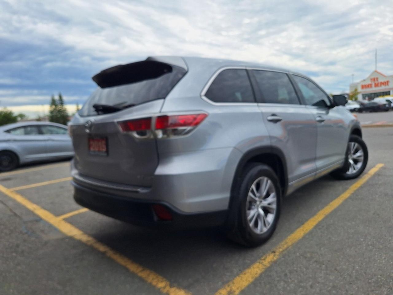 2015 Toyota Highlander AWD 4dr LE Photo