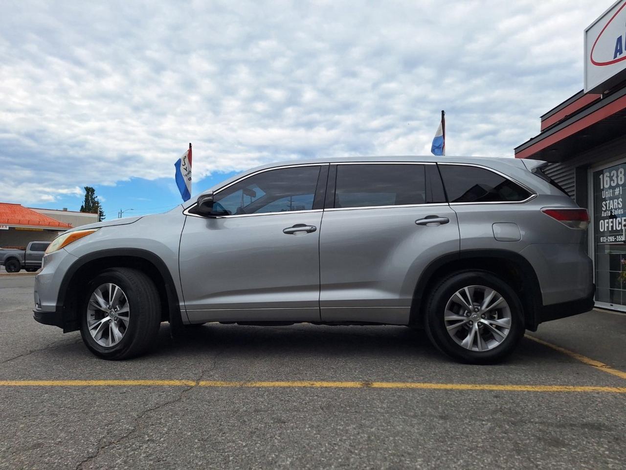 2015 Toyota Highlander AWD 4dr LE Photo