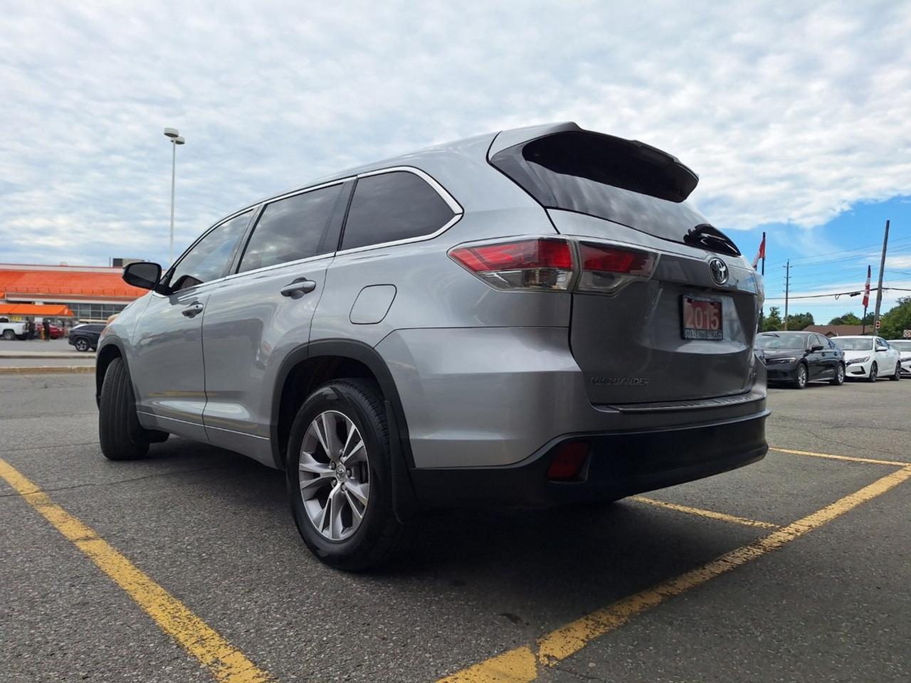 2015 Toyota Highlander AWD 4dr LE Photo