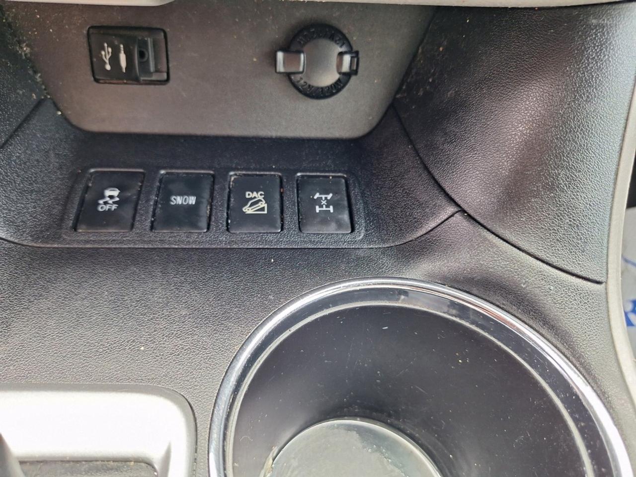 2015 Toyota Highlander AWD 4dr LE Photo
