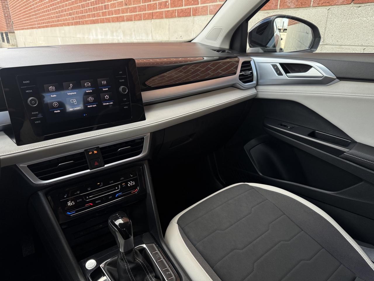 2025 Volkswagen Taos Comfortline 4Motion AWD|Clean Carfax|Great Price Photo