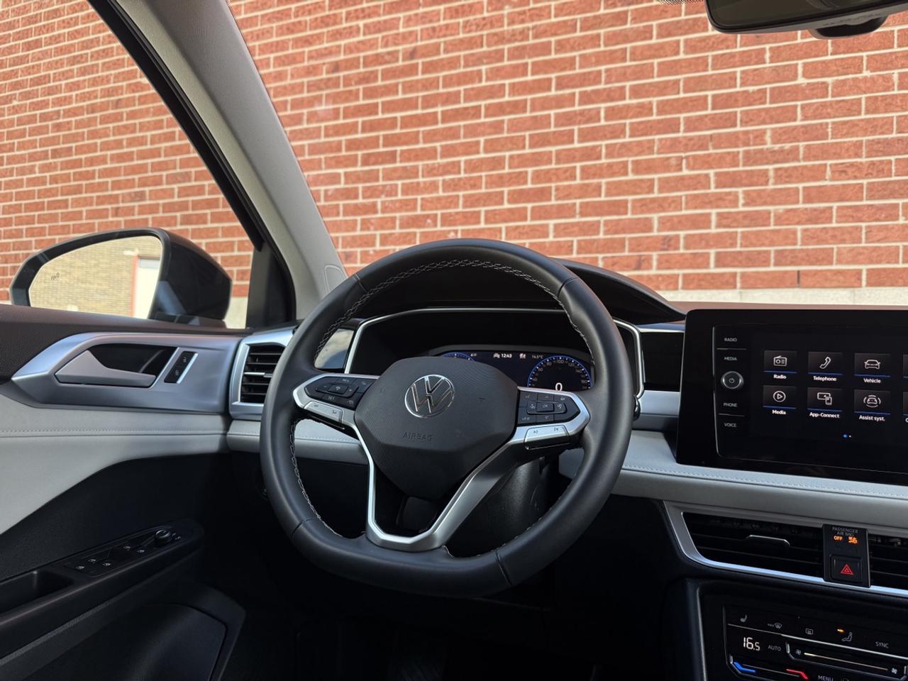 2025 Volkswagen Taos Comfortline 4Motion AWD|Clean Carfax|Great Price Photo