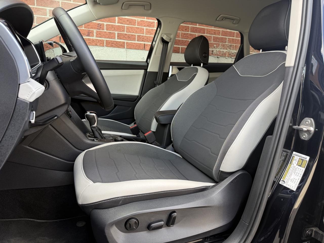 2025 Volkswagen Taos Comfortline 4Motion AWD|Clean Carfax|Great Price Photo