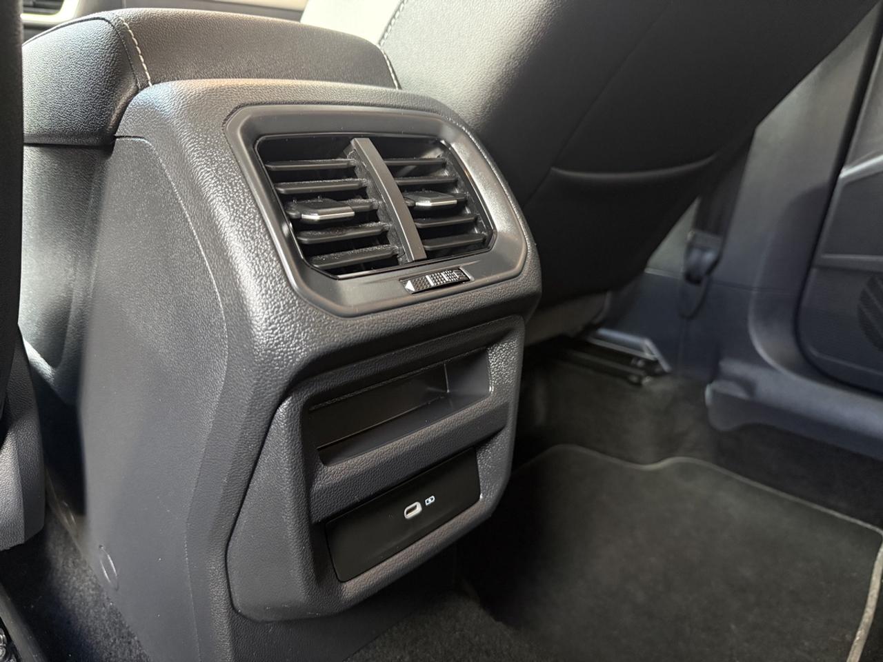 2025 Volkswagen Taos Comfortline 4Motion AWD|Clean Carfax|Great Price Photo