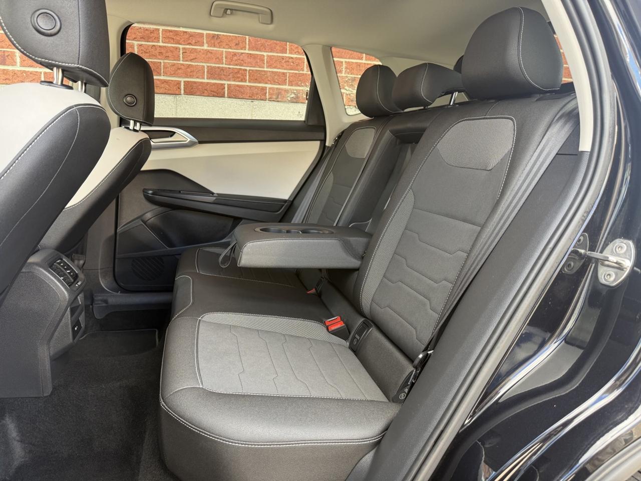 2025 Volkswagen Taos Comfortline 4Motion AWD|Clean Carfax|Great Price Photo