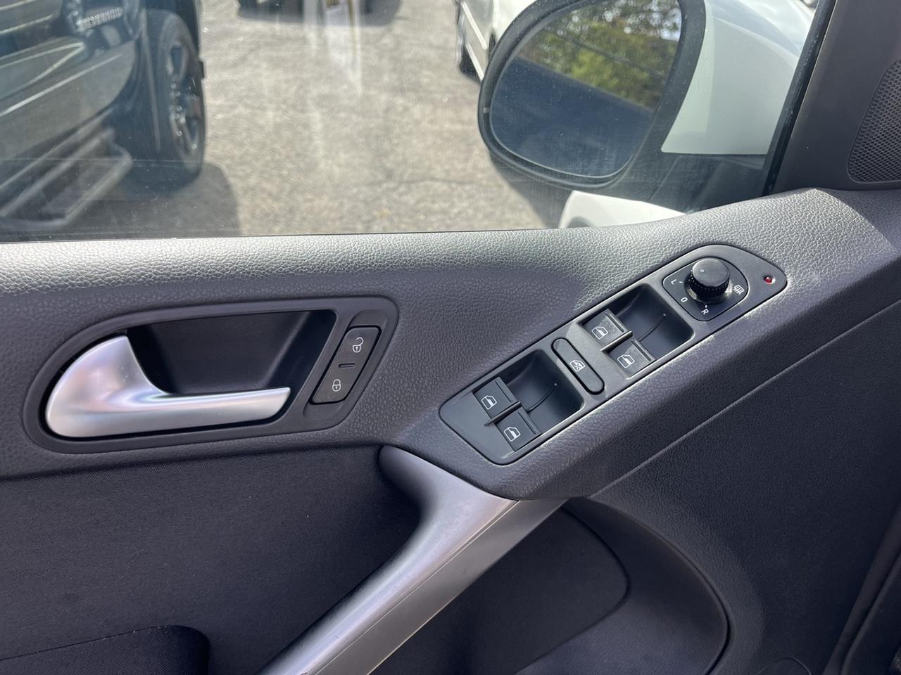 2010 Volkswagen Tiguan Wolfsburg Edition Photo