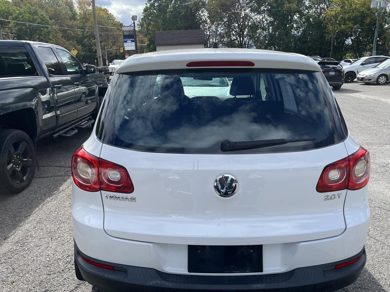 2010 Volkswagen Tiguan Wolfsburg Edition Photo