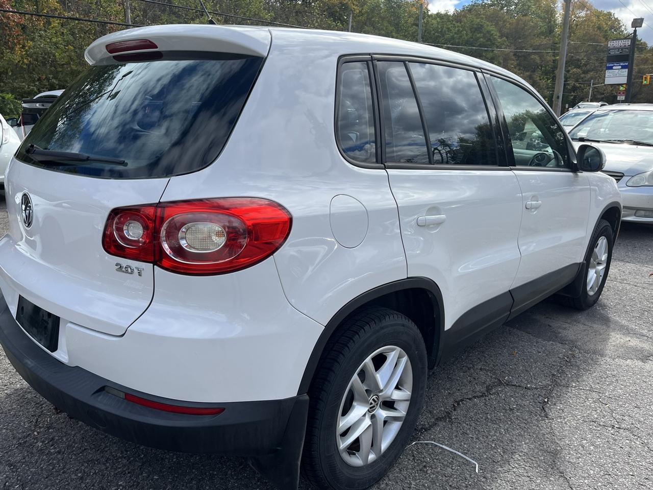 2010 Volkswagen Tiguan Wolfsburg Edition Photo
