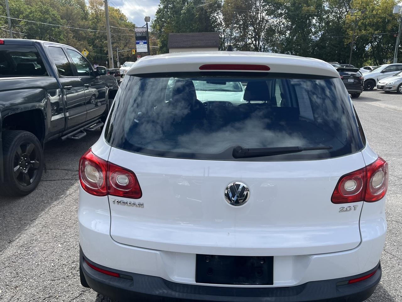 2010 Volkswagen Tiguan Wolfsburg Edition Photo