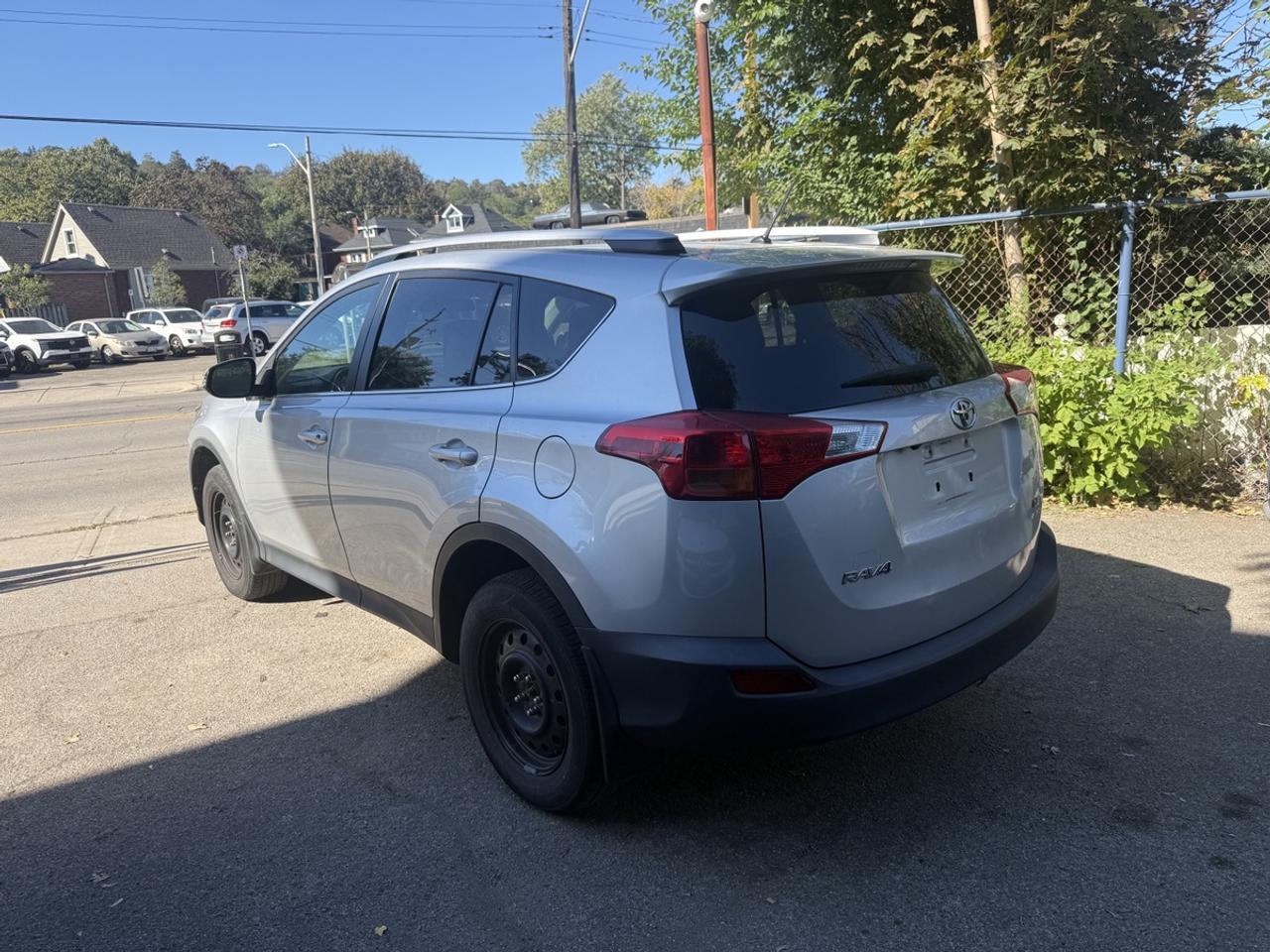 2014 Toyota RAV4 LE Photo2