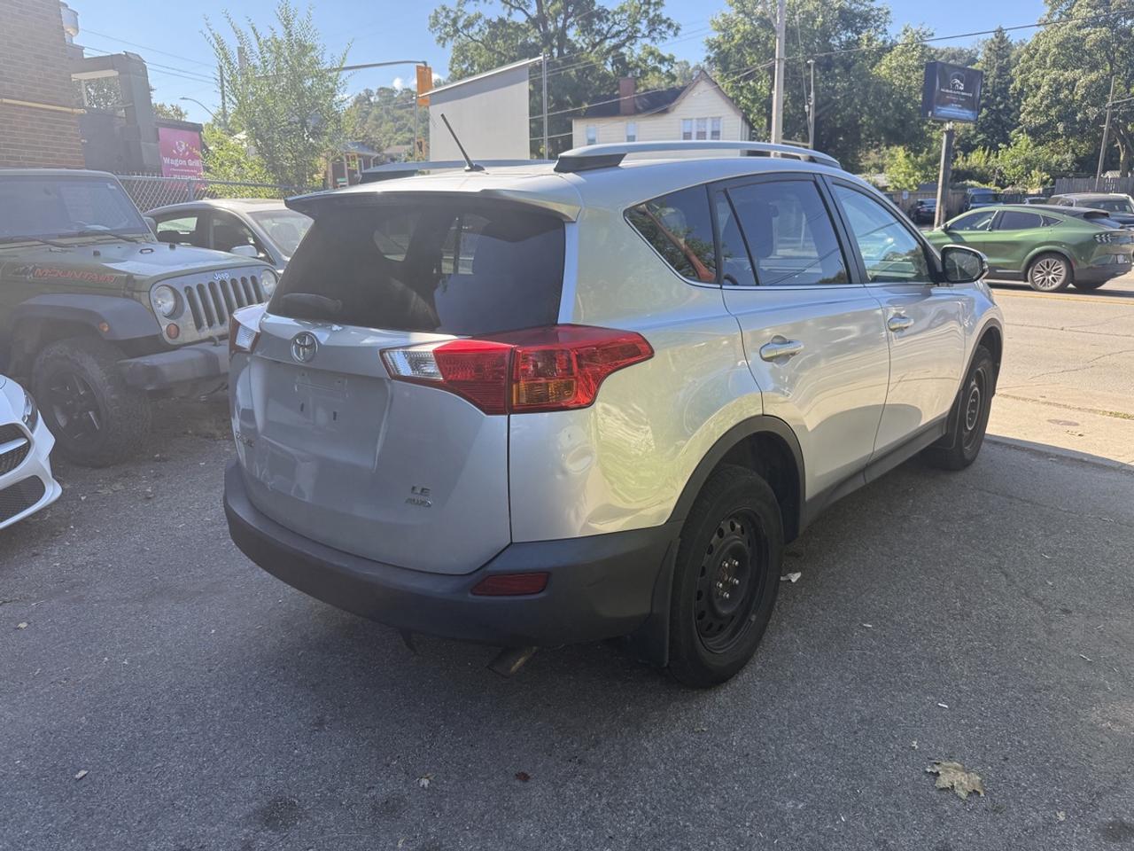 2014 Toyota RAV4 LE Photo4