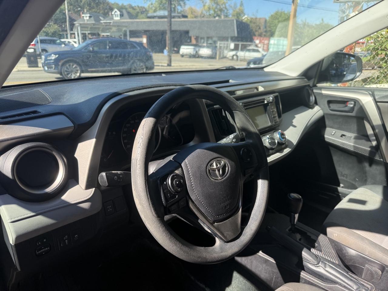 2014 Toyota RAV4 LE Photo