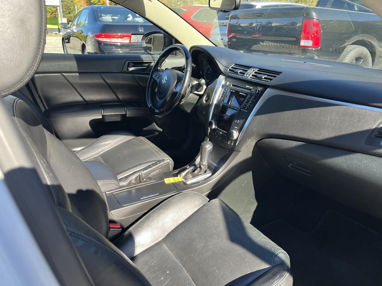 2011 Suzuki Kizashi SLS Photo