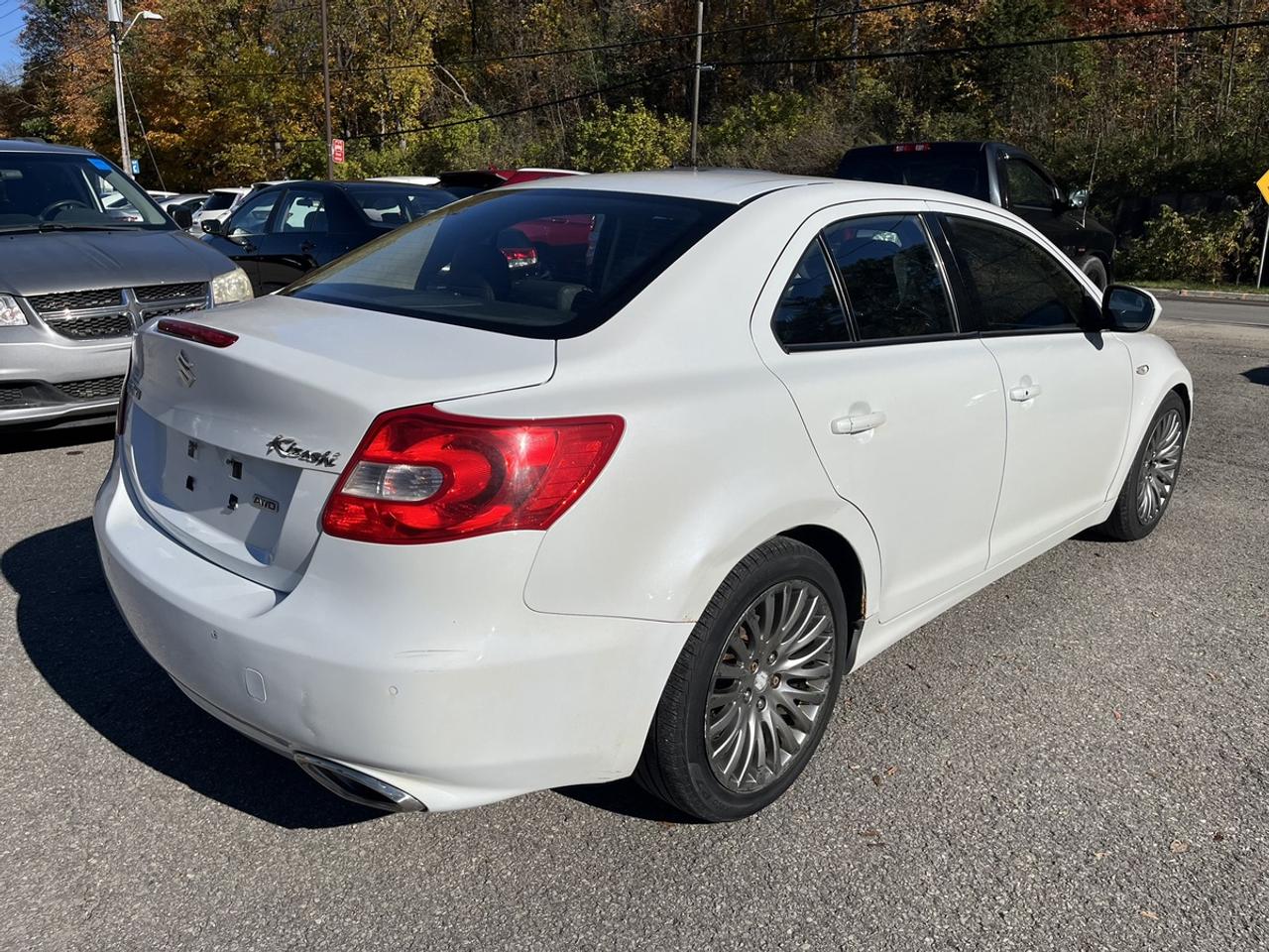 2011 Suzuki Kizashi SLS Photo