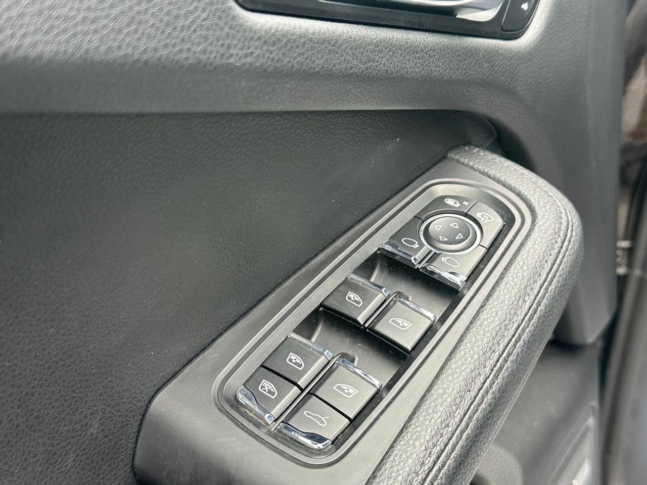 2021 Porsche Macan S|PDLS+|CCF Photo