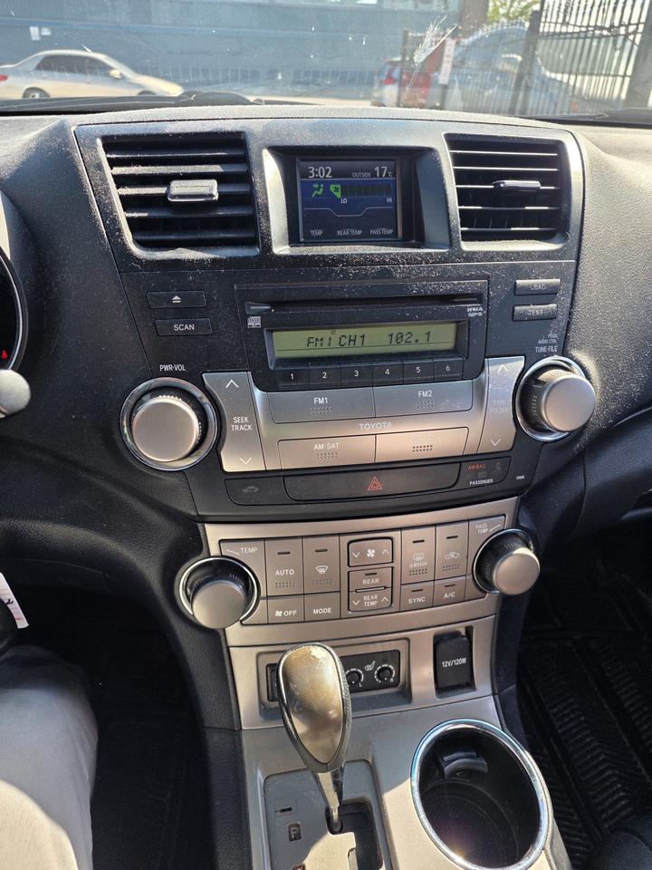 2010 Toyota Highlander Sport Photo