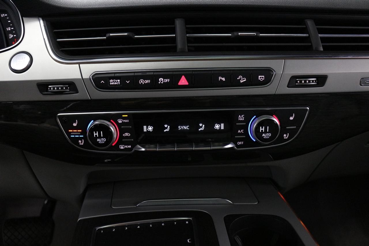 2018 Audi Q7 TECHNIK - 7 SEATS CLEAN CARFAX Photo