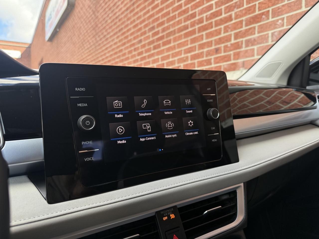 2025 Volkswagen Taos Comfortline 4Motion AWD|One Owner|Clean Carfax Photo