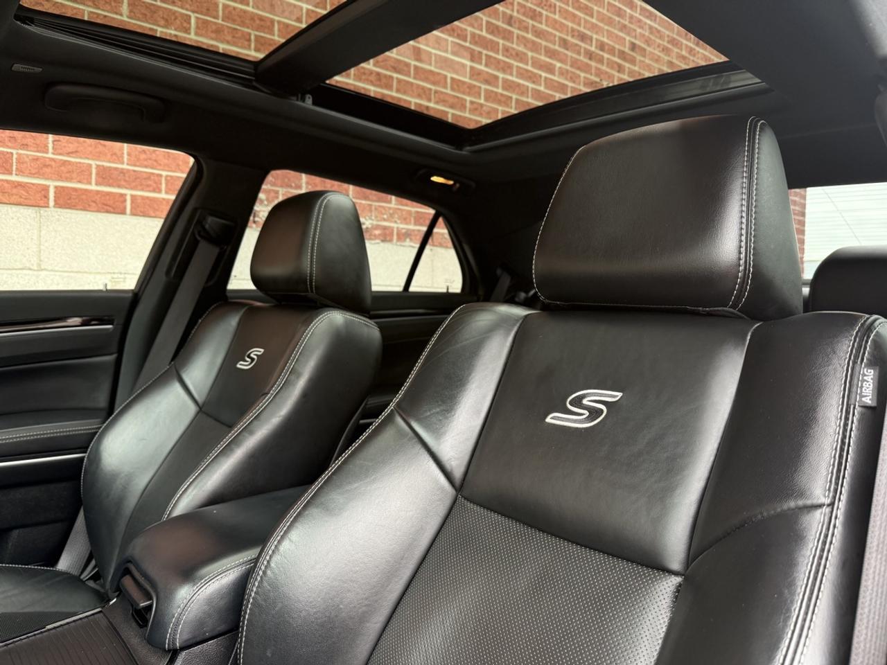 2023 Chrysler 300S AWD Panaroof| SRT Wheels| Leather Photo